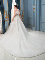 Vestidos de novia de tul con cuentas y corte en A, sin mangas, hasta el suelo y con cola larga 