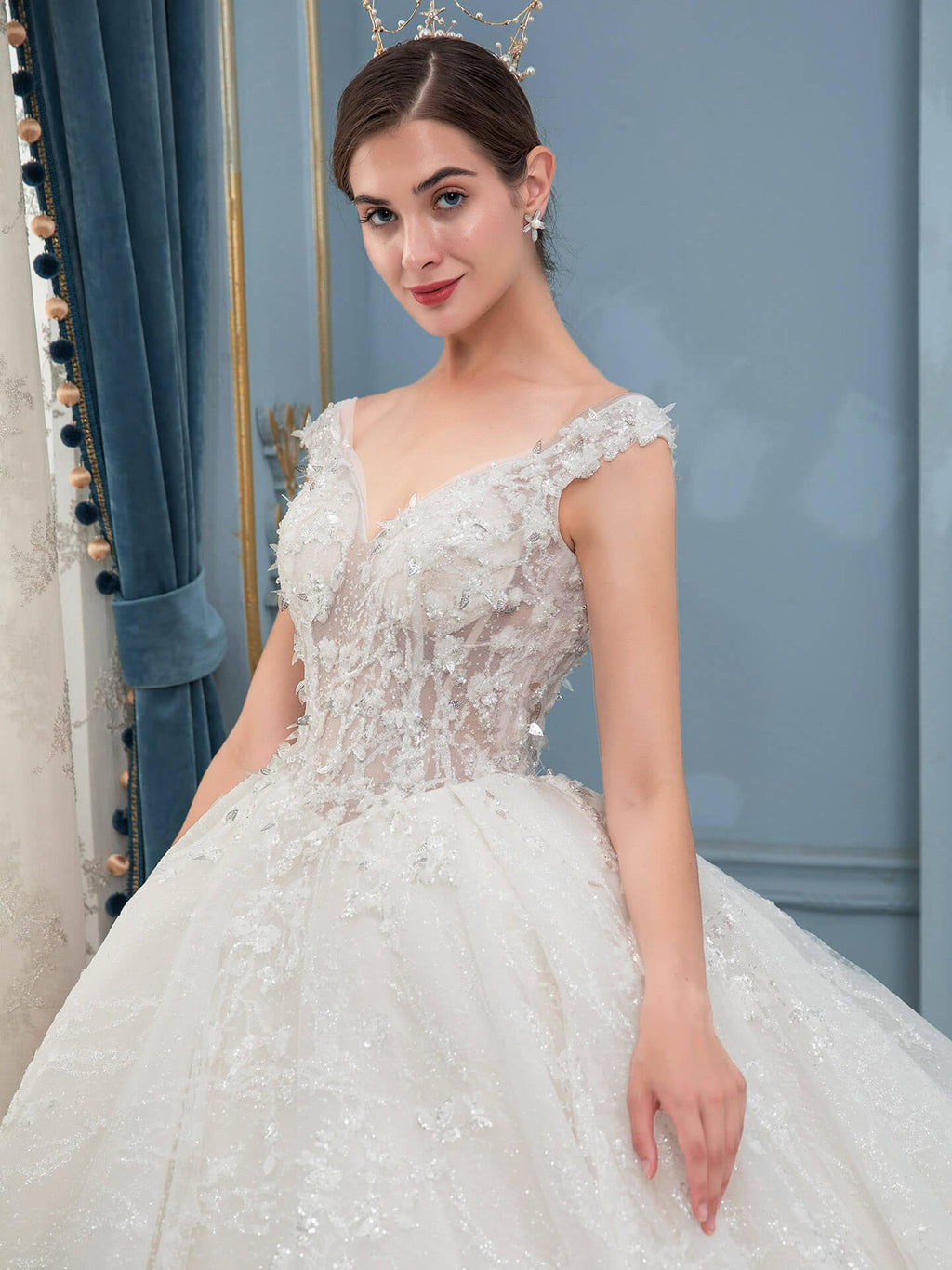 Vestidos de novia de estilo gala, hechos a mano, con cuentas, lujosos, largos hasta el suelo, sin mangas, con cola larga 