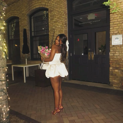 Robe de bal mini blanche en satin sans bretelles Y8259