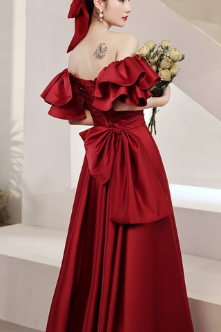 Robe de bal rouge à manches cloche et dos lacé Y6067