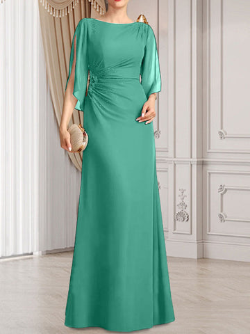 Robe fourreau/colonne longue en mousseline pour la mère de la mariée, ornée de perles plissées.