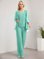 Vestido de novia de gasa con encaje y lentejuelas, estilo mono/pantalón, largo hasta el suelo, con escote redondo.