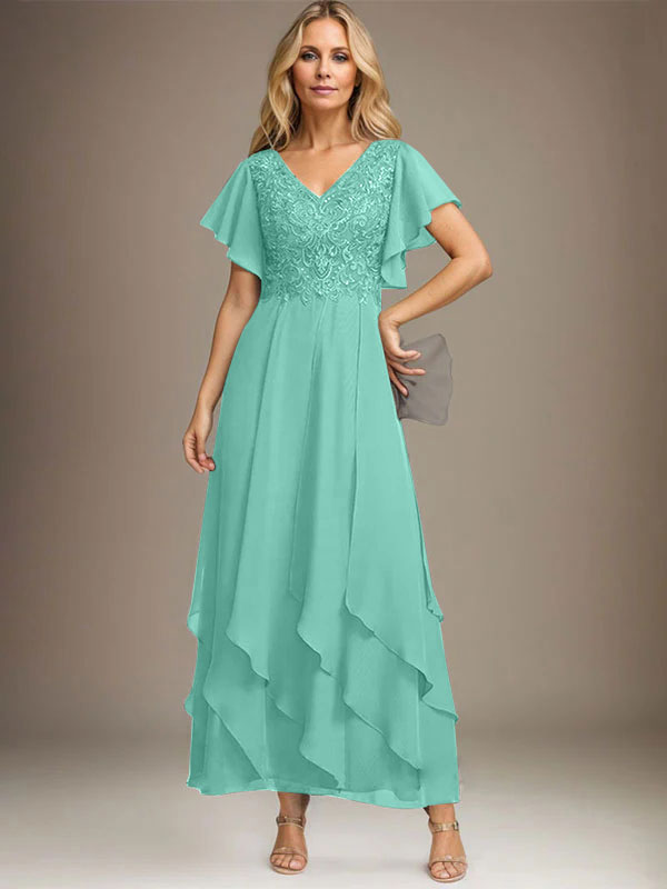 Vestido de novia de corte línea A, escote en V, largo hasta el tobillo, de gasa de encaje con volantes en cascada. 