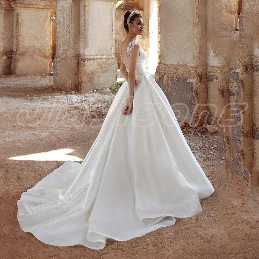 Robe de mariée en satin, nouvelle collection, manches courtes, col en V, ceinture perlée au dos, coupe trapèze