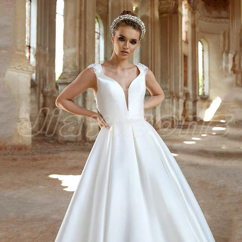 Robe de mariée en satin, nouvelle collection, manches courtes, col en V, ceinture perlée au dos, coupe trapèze