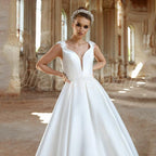Robe de mariée en satin, nouvelle collection, manches courtes, col en V, ceinture perlée au dos, coupe trapèze
