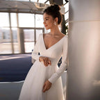 Robe de mariée élégante à manches longues et col en V avec ceinture perlée, robe de mariée trapèze courte 