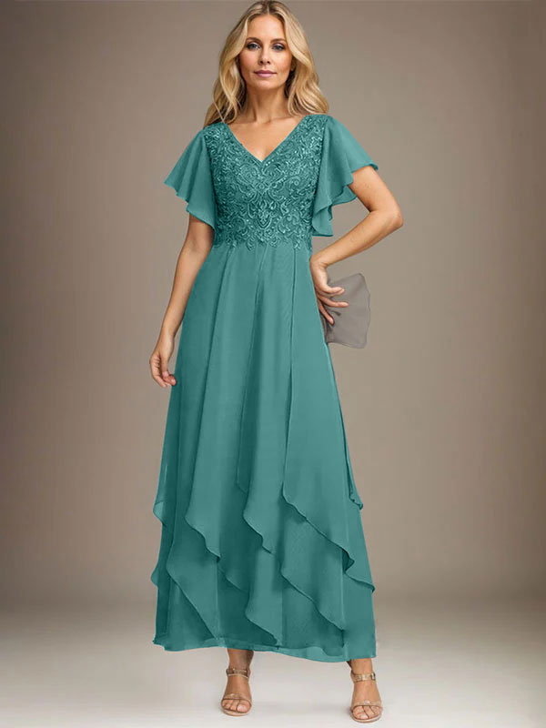 Vestido de novia de corte línea A, escote en V, largo hasta el tobillo, de gasa de encaje con volantes en cascada. 