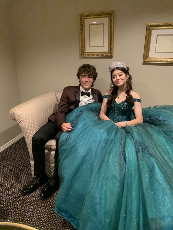 Vestido de quinceañera verde con hombros descubiertos, estilo baile, modelo Y6085