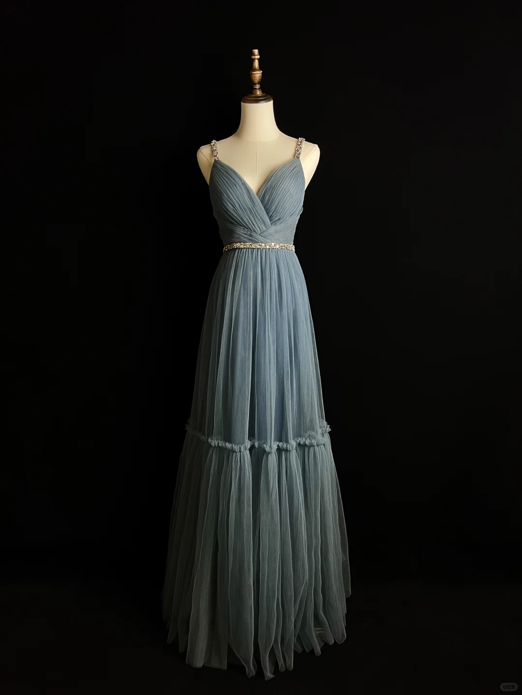 Robe de soirée trapèze en tulle bleu clair ornée de perles, bretelles spaghetti, col en V, modèle Y8649