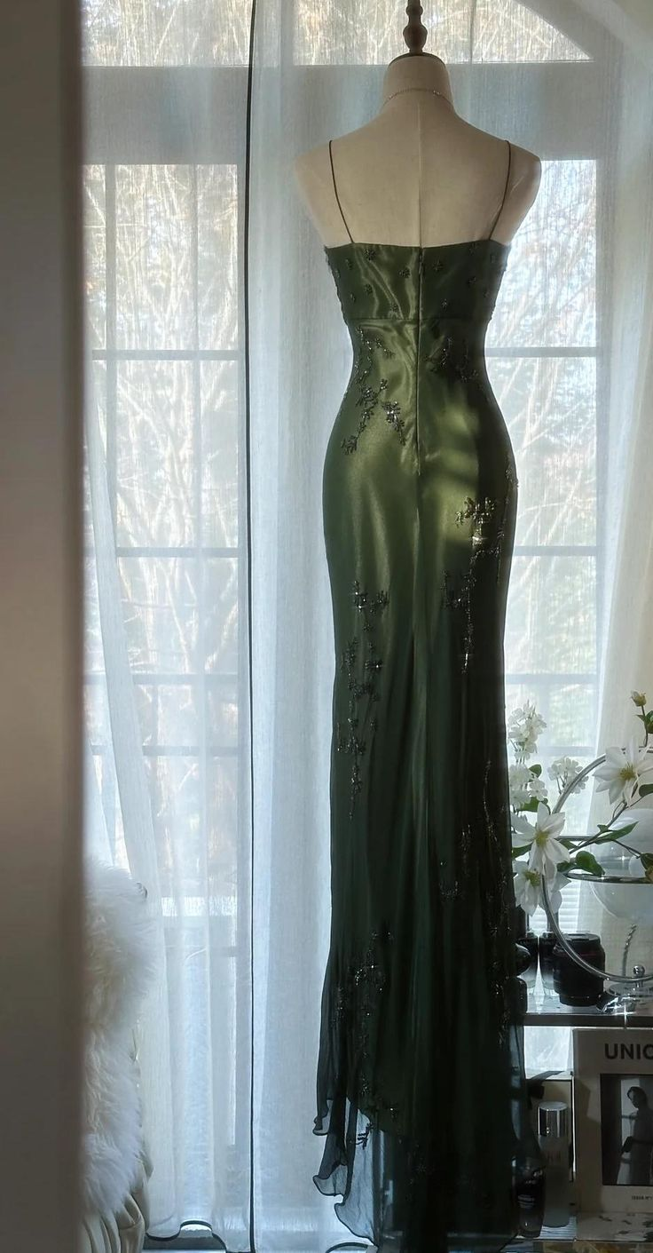 Robe de bal longue vintage vert foncé moulante en satin perlé Y8557