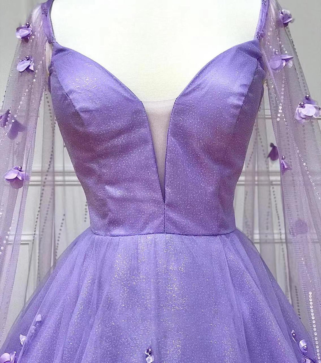 Robe de bal trapèze en dentelle florale avec manches cape 