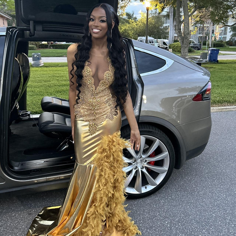 Vestido de noche de satén lujoso con plumas y cuentas, largo con abertura, estilo baile de graduación Y7948