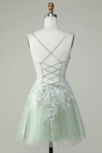Vestido de fiesta color verde salvia con tirantes finos y espalda cruzada Y2925