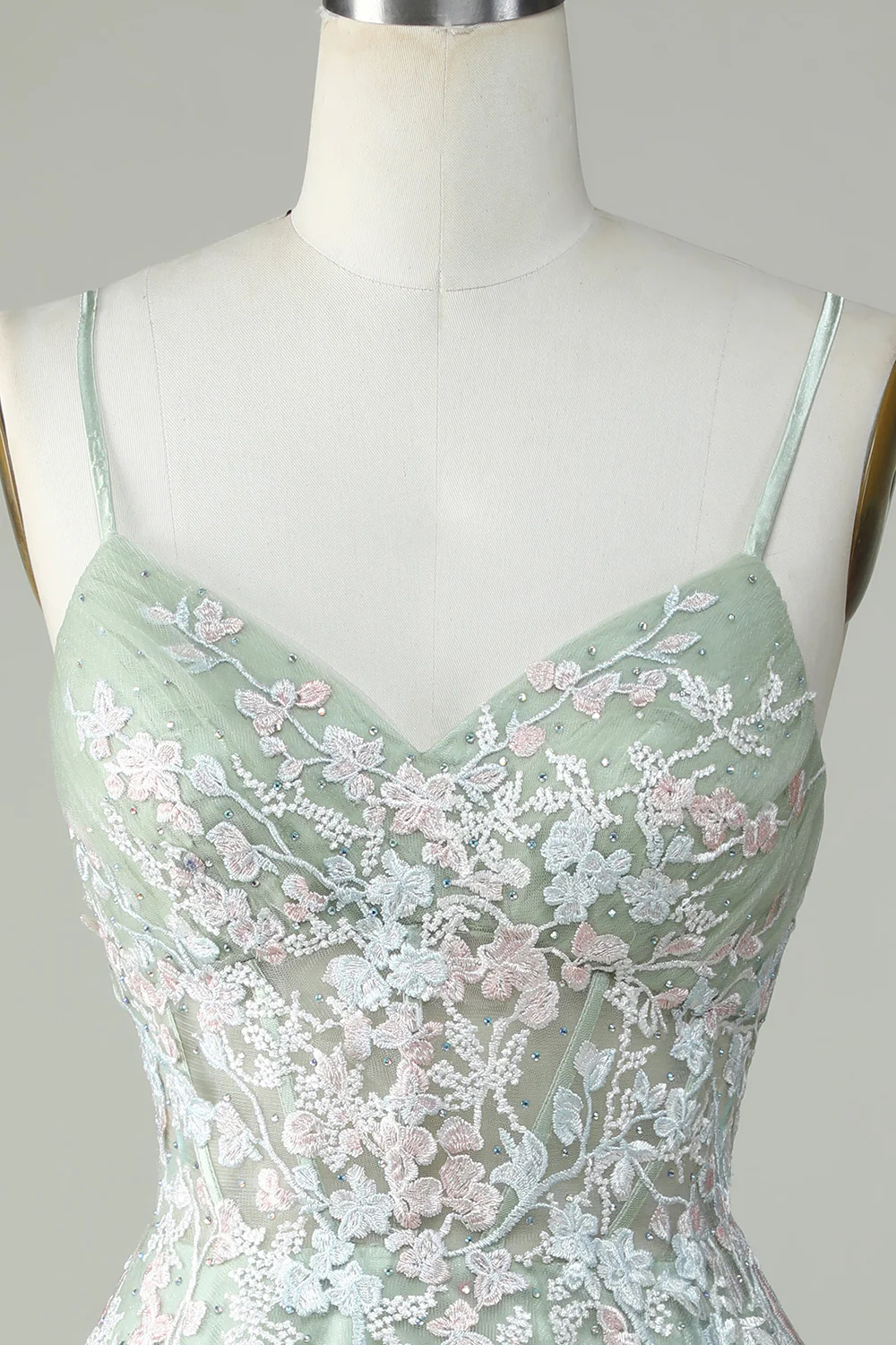 Vestido de fiesta color verde salvia con tirantes finos y espalda cruzada Y2925