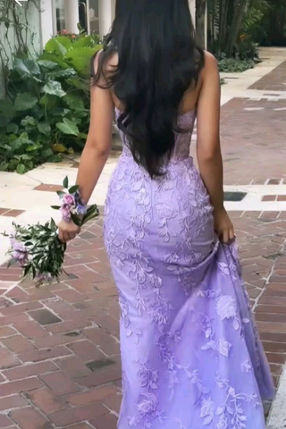 Vestido de noche de sirena morado sin tirantes con apliques de encaje de tul Y7910