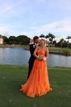Vestido de graduación con apliques de encaje naranja, escote corazón ilusión, sin tirantes, tul, corte en A, cola de barrido, ideal para fiestas y graduaciones (Y4167)