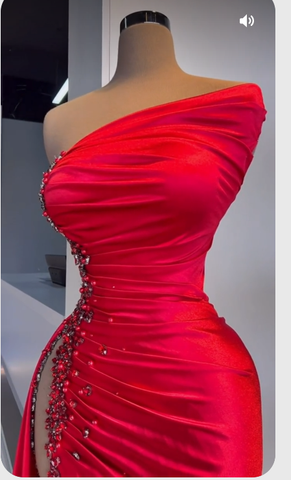 Robe de soirée rouge asymétrique en satin plissé avec fente haute, robe de cérémonie charmante Y379