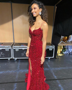 Vestido largo de noche rojo brillante estilo sirena, con abertura lateral en la espalda, ideal para galas y celebridades (modelo Y196).