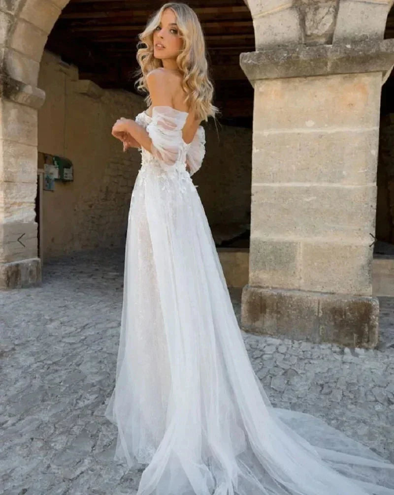 Robes de mariée bohèmes en dentelle, coupe trapèze, épaules dénudées, bustier cœur, confectionnées sur mesure, longueur au sol