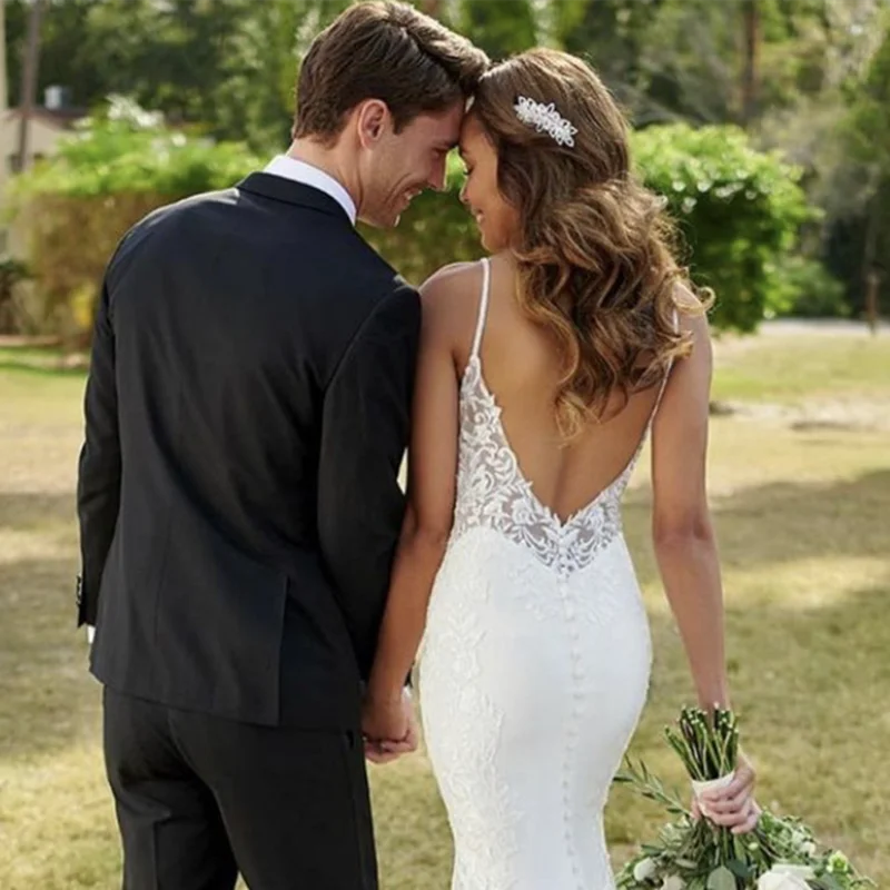Vestidos de novia de sirena de encaje, tirantes finos, escote en V sexy, espalda descubierta, apliques, sin mangas, botones, cola larga. Fotos reales.