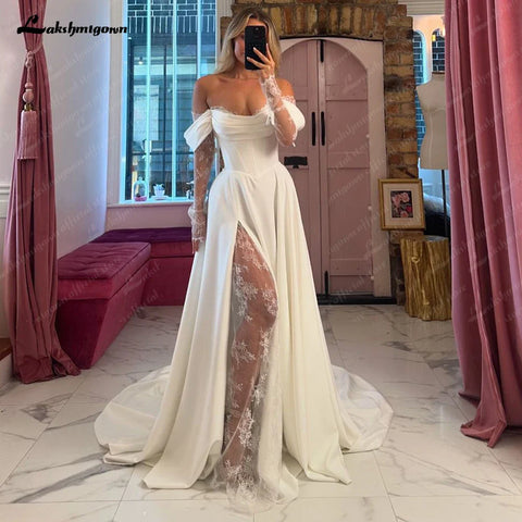Vestidos de novia Lakshmigown de satén plisado con hombros descubiertos y encaje de manga larga, corte A y cola larga. 