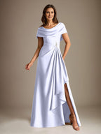 Robe de mariée trapèze en satin stretch, longue jusqu'au sol, avec décolleté rond et volants cascade, idéale pour la mère de la mariée. 