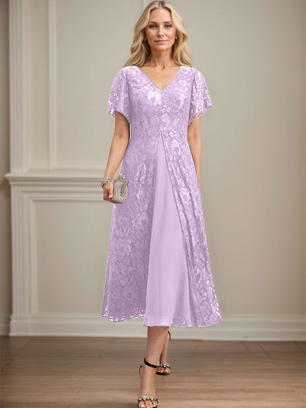 Vestido de novia de gasa de encaje, corte en A, escote en V y largo hasta la rodilla. 
