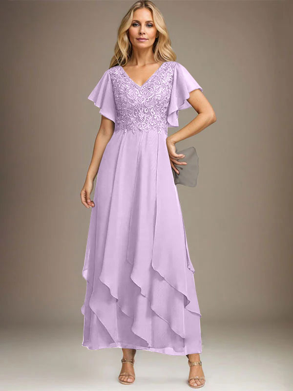 Vestido de novia de corte línea A, escote en V, largo hasta el tobillo, de gasa de encaje con volantes en cascada. 