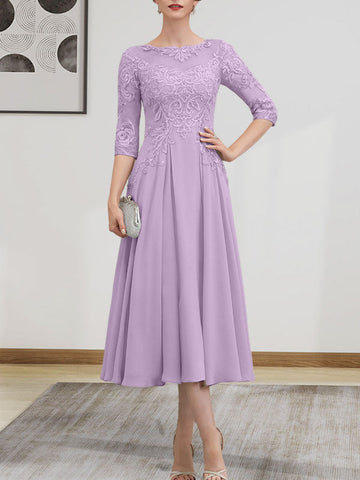 Vestido de novia de corte A, escote redondo ilusión, largo té, de gasa, encaje, con lentejuelas y pedrería.