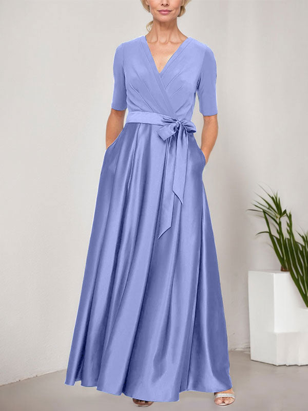 Vestido de baile con escote cruzado, falda amplia de satén y corpiño de jersey. 