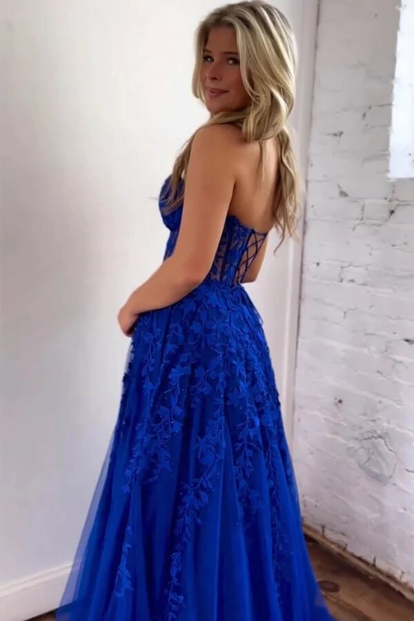Vestidos de graduación de tul lavanda, corte en A, escote corazón, sin tirantes, con apliques de encaje.