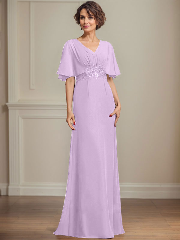 Robe de mariée longue en mousseline de soie, coupe trapèze, col en V, ornée d'appliques de sequins plissés et de dentelle.
