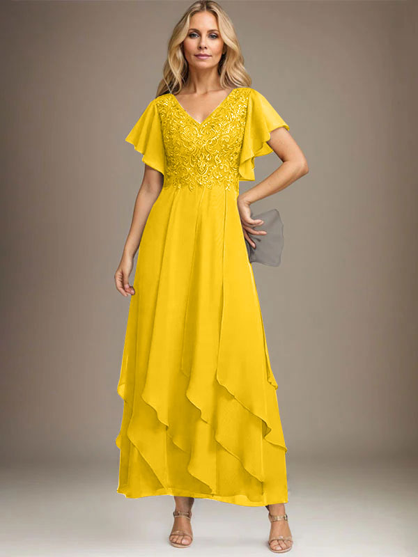 Vestido de novia de corte línea A, escote en V, largo hasta el tobillo, de gasa de encaje con volantes en cascada. 