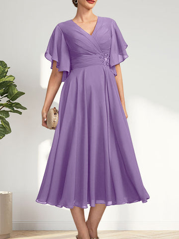 Vestido de corte A, escote en V, largo té, de gasa, para la madre de la novia, con plisados ​​y cuentas.