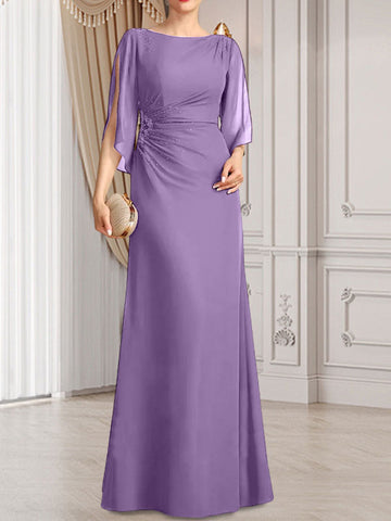 Robe fourreau/colonne longue en mousseline pour la mère de la mariée, ornée de perles plissées.