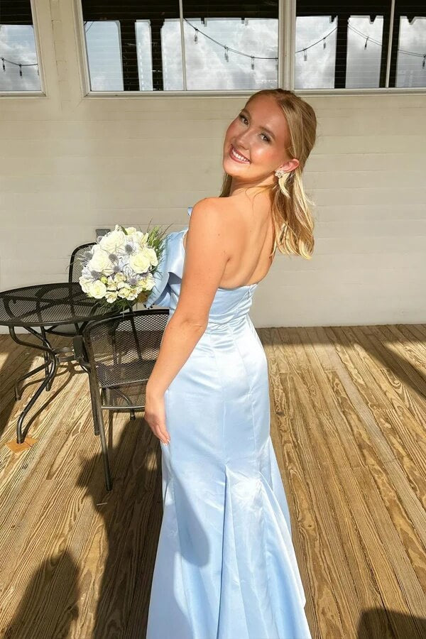 Robe de demoiselle d'honneur bleu clair sirène bustier longueur thé avec nœud 