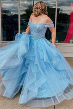 Robe de soirée de bal en tulle bleu clair, épaules dénudées et à volants, coupe trapèze