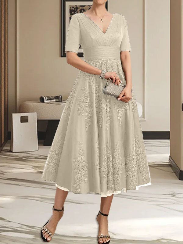 Robe de mère de la mariée en tulle et dentelle, coupe trapèze, col en V, longueur thé, avec plis