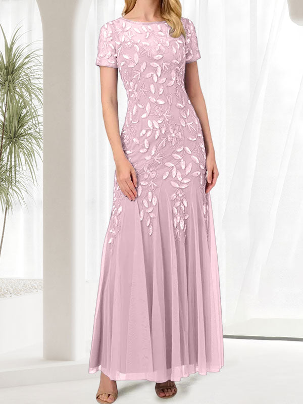 Robe longue bleue sirène à col rond ornée de perles, idéale pour la mère de la mariée