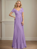 Robe de mère de la mariée en mousseline de soie et dentelle, coupe trapèze, col en V, longueur au sol