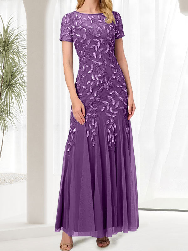 Robe longue bleue sirène à col rond ornée de perles, idéale pour la mère de la mariée