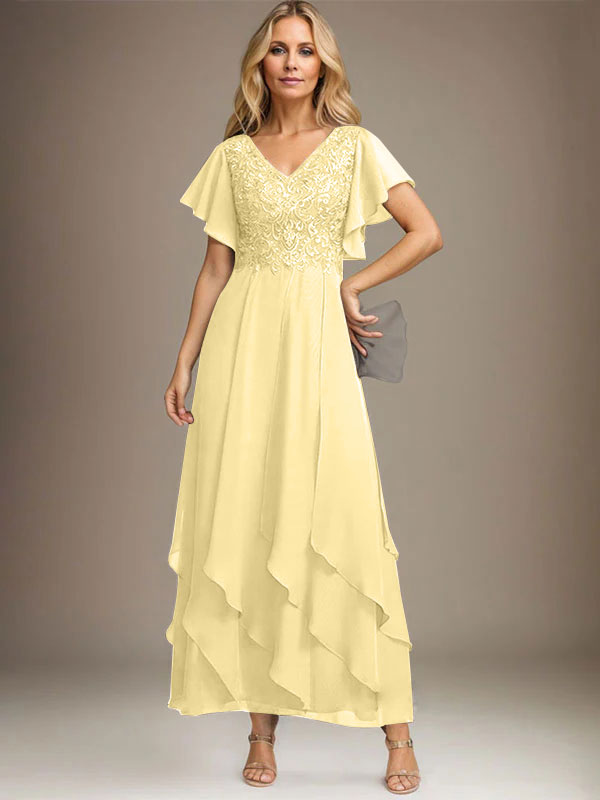 Vestido de novia de corte línea A, escote en V, largo hasta el tobillo, de gasa de encaje con volantes en cascada. 