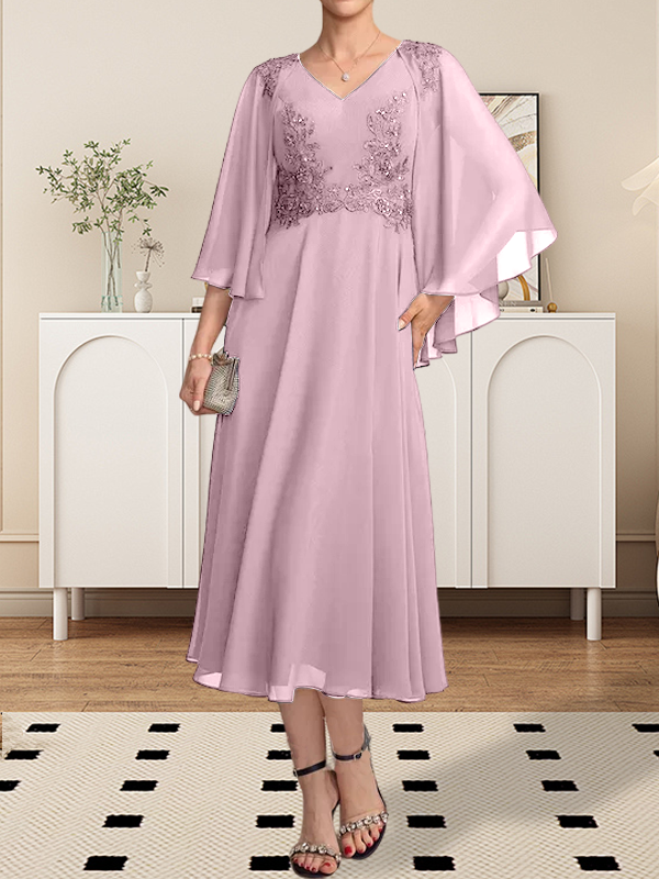 Vestido de corte A, escote en V, largo hasta la rodilla, de gasa, encaje, con lentejuelas y pedrería para la madre de la novia.
