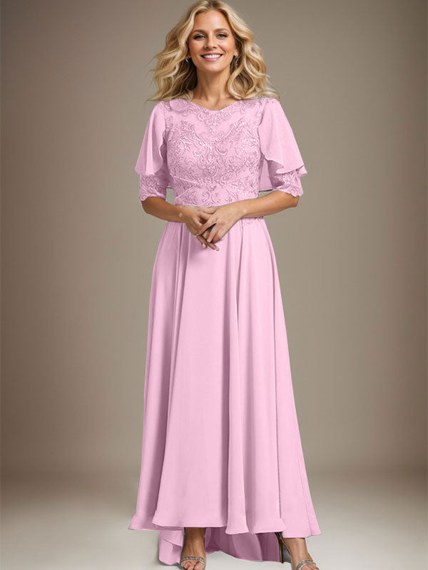 Vestido de novia asimétrico de gasa con encaje, corte en A, escote redondo y ilusión, con pedrería. 