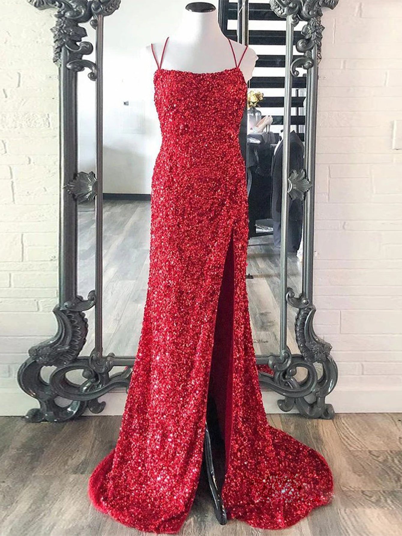 Vestido de fiesta largo de lentejuelas con tirantes finos estilo sirena