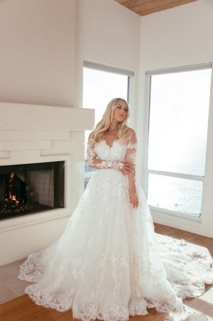 Vestido de novia princesa de corte princesa, escote corazón, manga larga y encaje.
