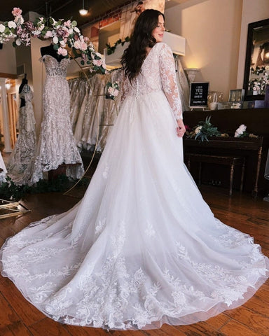 Vestido de novia de gasa de talla grande con escote en V y manga larga
