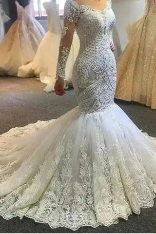 Robe de mariée en dentelle ivoire à manches longues, décolleté cœur et évasée, coupe cœur