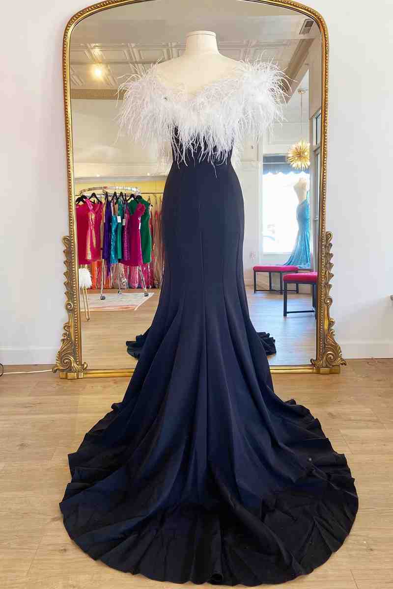 Vestido de graduación con abertura alta y plumas blancas SYP117